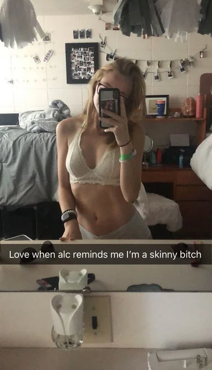 She likes to send her gym progress to me behind her bfs back image 2