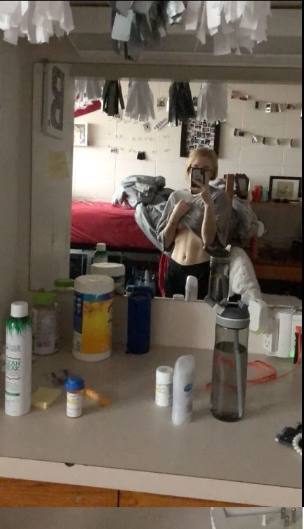 She likes to send her gym progress to me behind her bfs back image 3