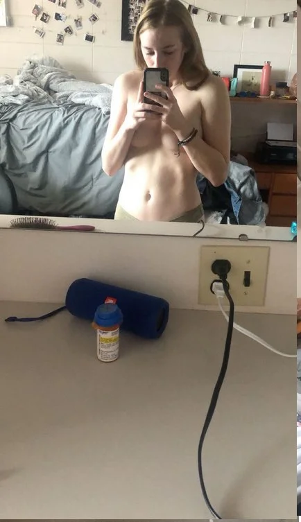 She likes to send her gym progress to me behind her bfs back image 5