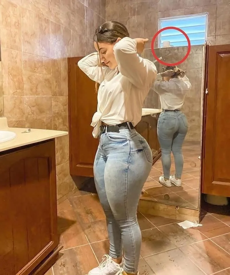 hot girl main image