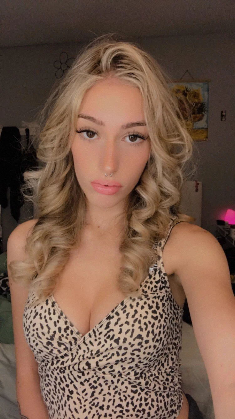 Everyone favorite stripper slut turned webslut Liz from NJ. Whose slut is next? image 4