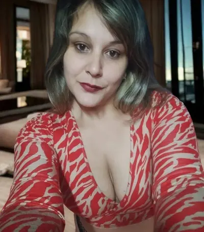 Cornudo quiere que exhiba a la puta de Miriam cover image