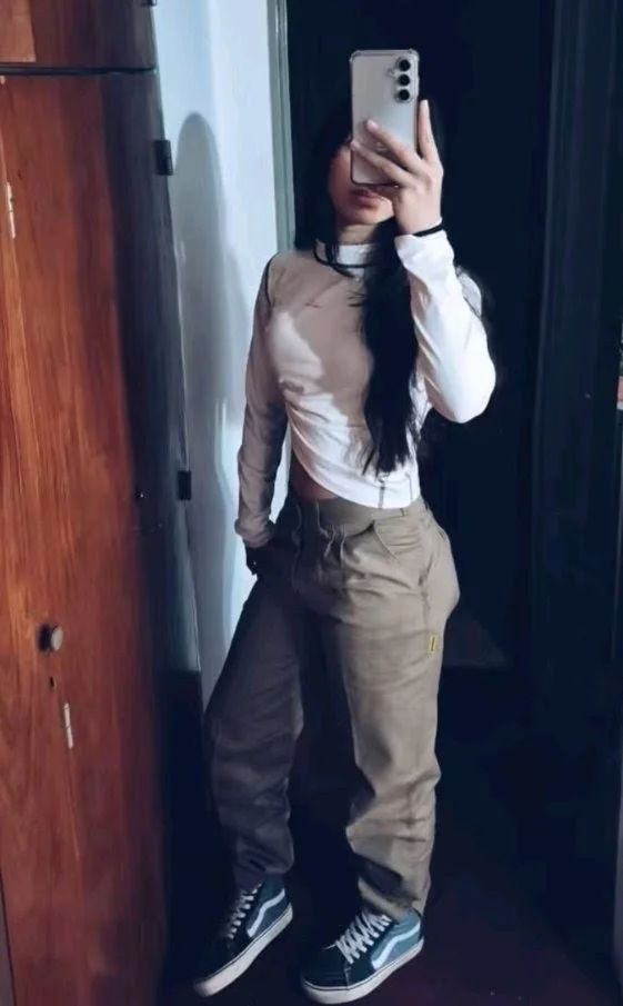 Zoe putita pende demasiado buenota y rica image 2