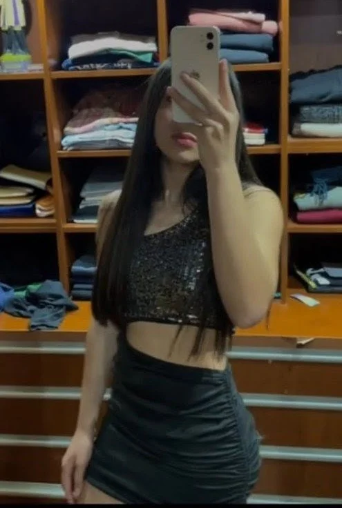 Zoe putita pende demasiado buenota y rica image 3