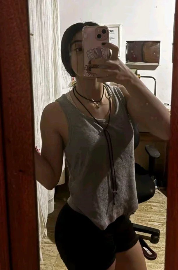 Zoe putita pende demasiado buenota y rica image 4