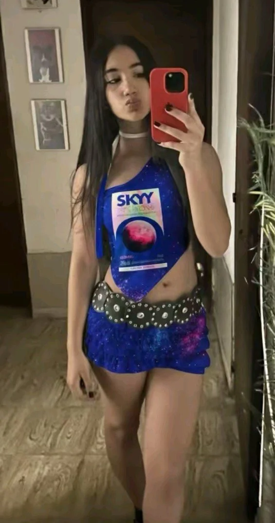 Zoe putita pende demasiado buenota y rica image 5