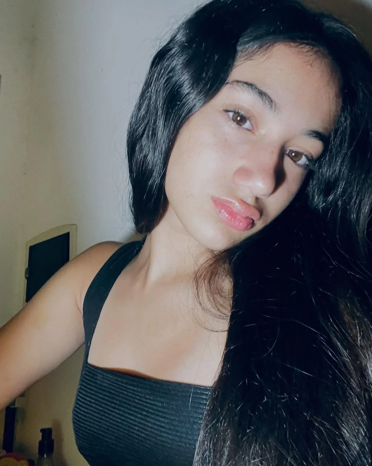 Zoe putita pende demasiado buenota y rica image 8