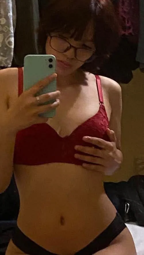 Ex novia flaquita con gafas expuesta por un seguidor image 2