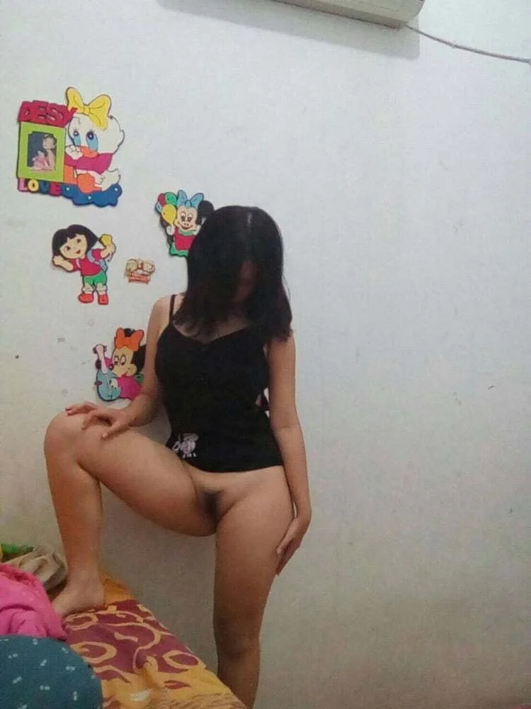 Asiática peluda y rica image 7