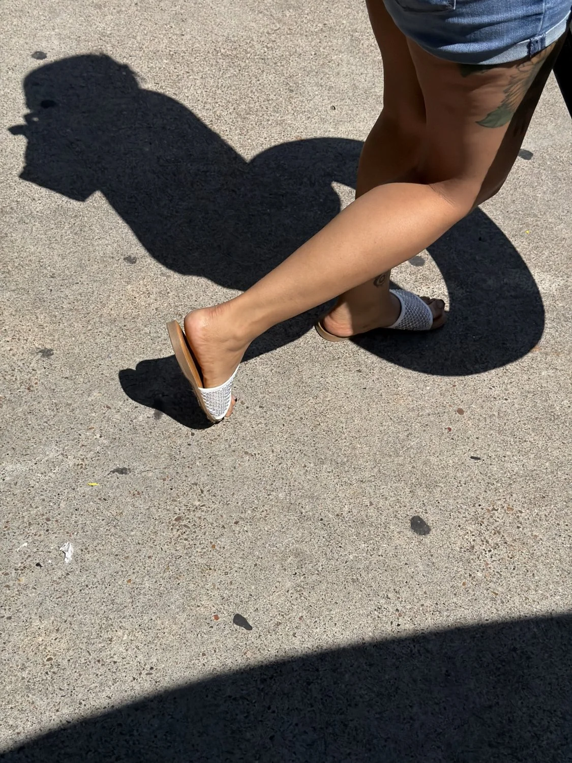 Latinas feet image 3