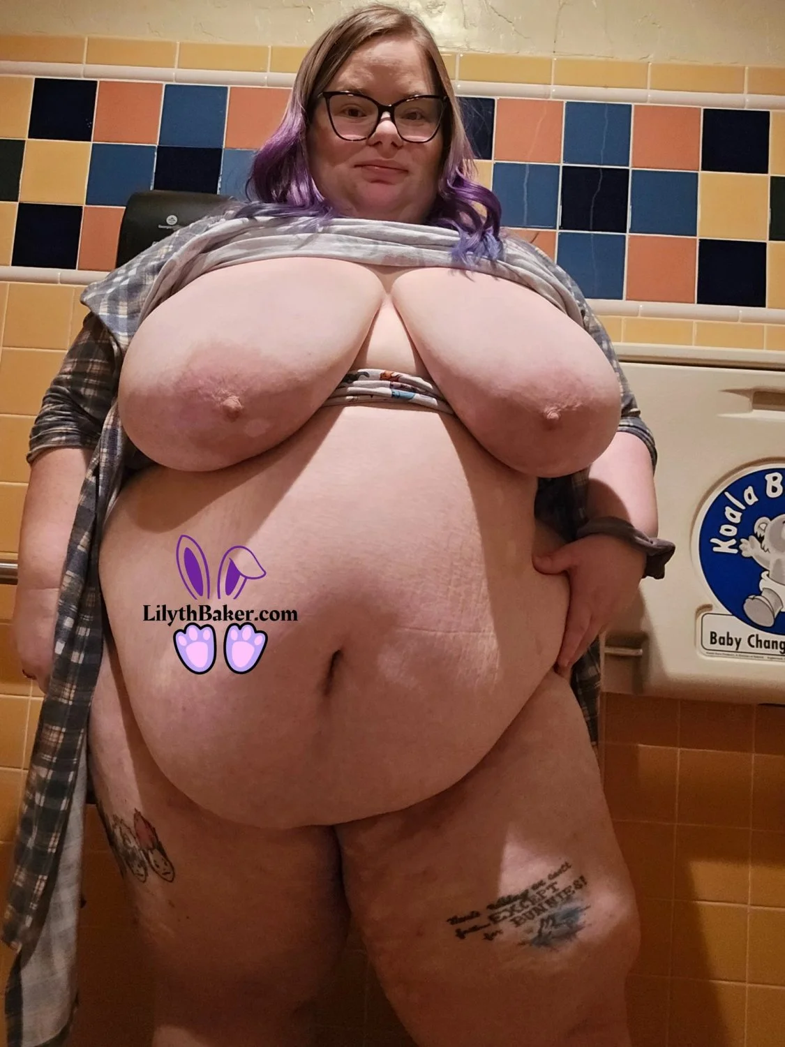 Big White Sexy BBW Outside 💙 image 10