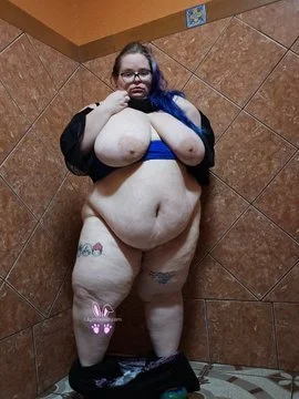 Big White Sexy BBW Outside 💙 image 2