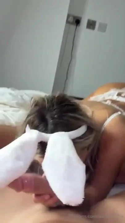 CONEJA DIVINA CON PLUG ANAL image 2