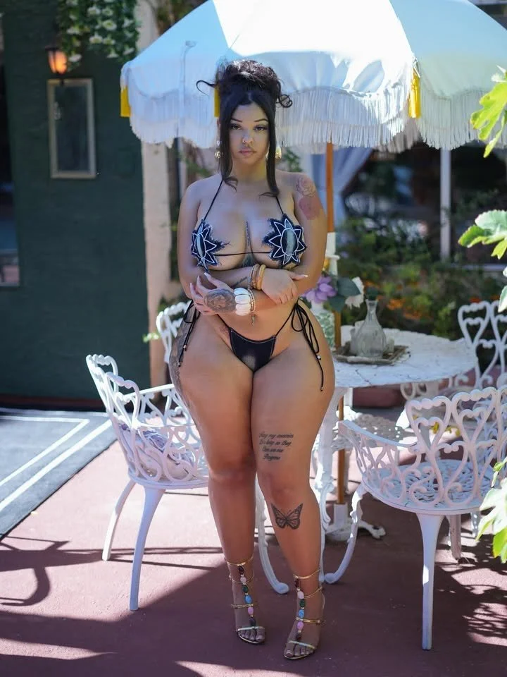 Super Thick Ebony Redbone making it shake! image 5