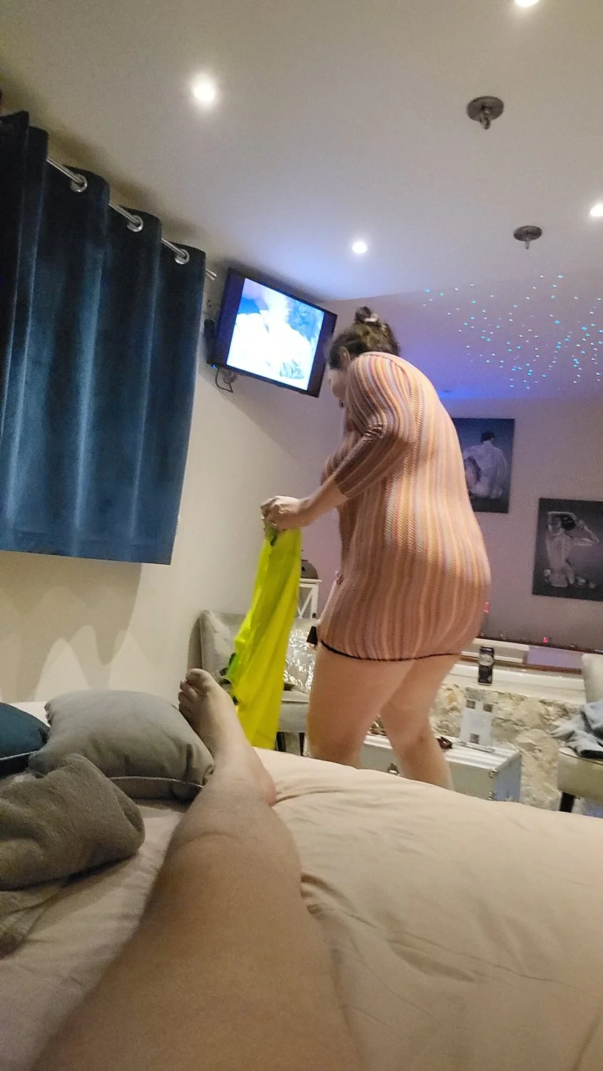 Chubby wife image 4
