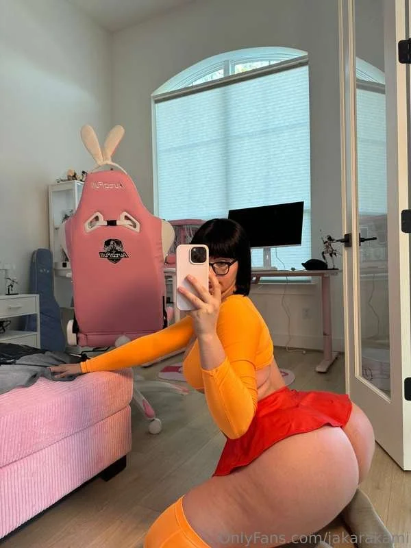Pawg Velma image 2