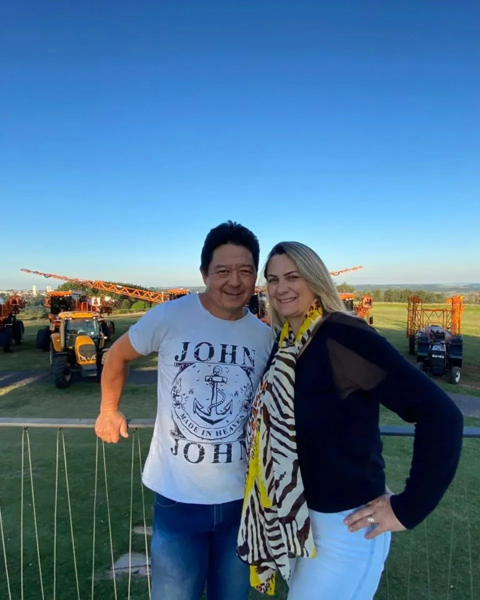 Loira casada, mãe de familia, mas adora levar rola de rapazes mais novos. image 11