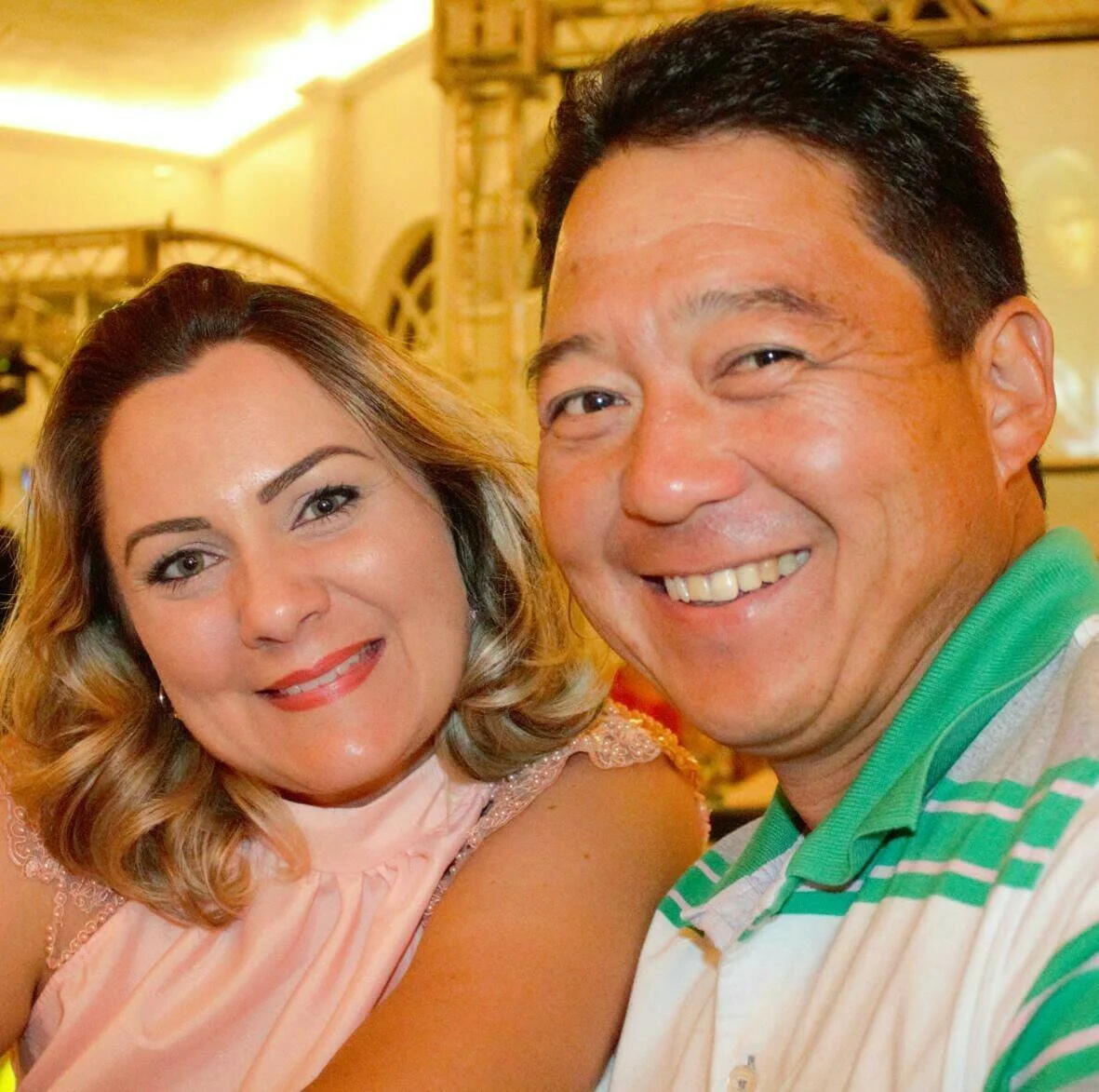 Loira casada, mãe de familia, mas adora levar rola de rapazes mais novos. image 12