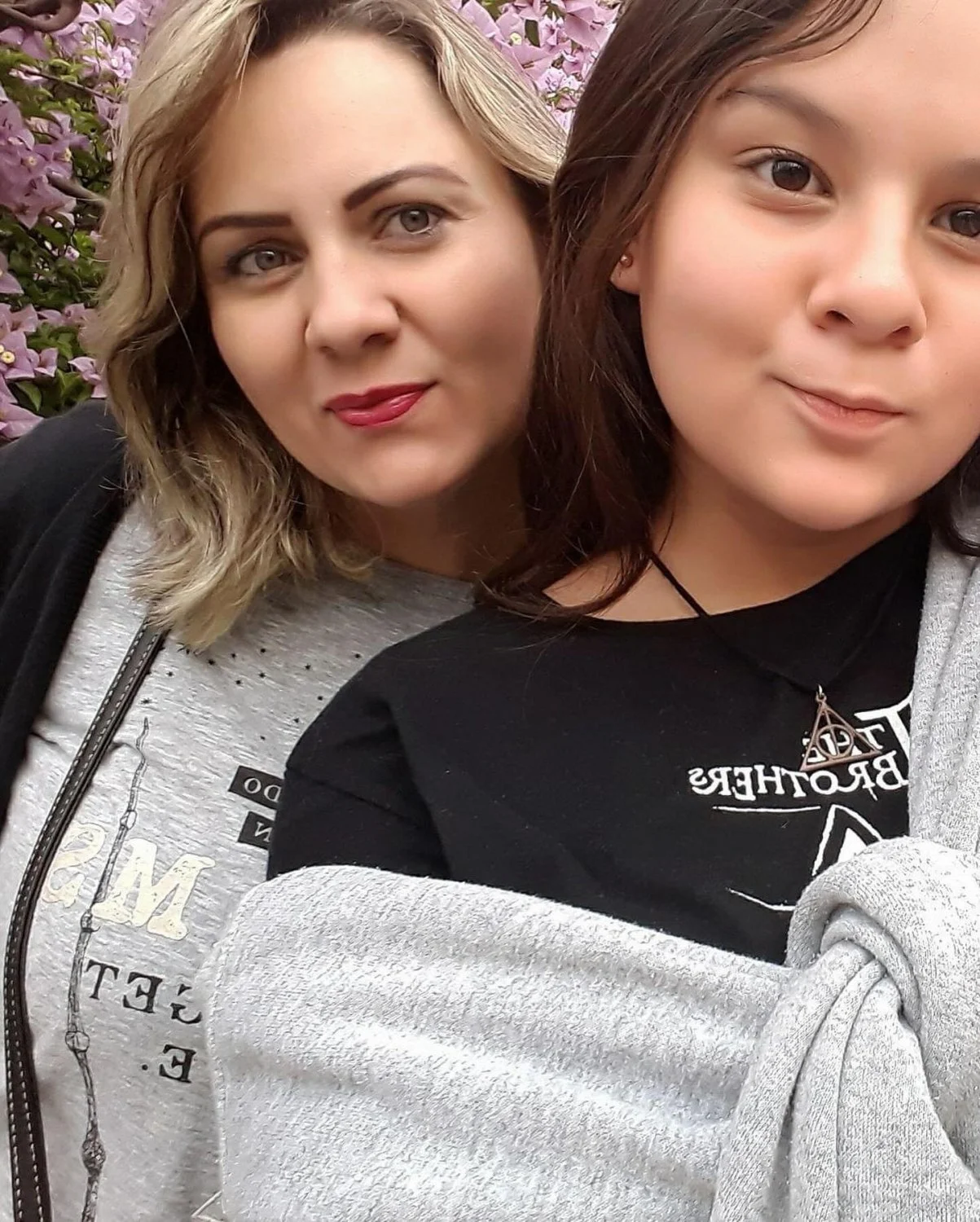 Loira casada, mãe de familia, mas adora levar rola de rapazes mais novos. image 18
