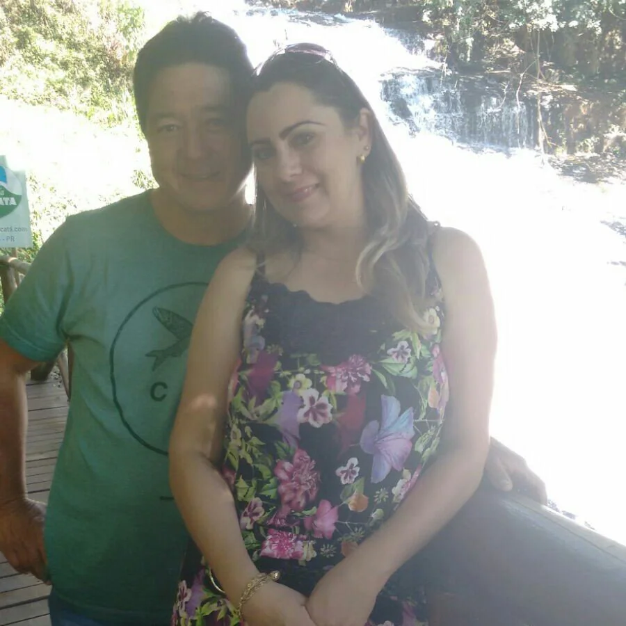 Loira casada, mãe de familia, mas adora levar rola de rapazes mais novos. image 21