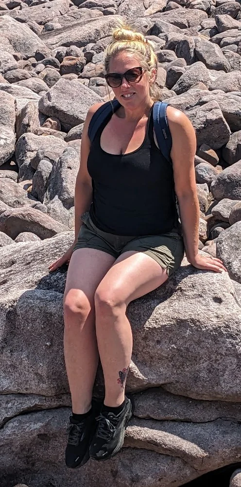 Sara image 18