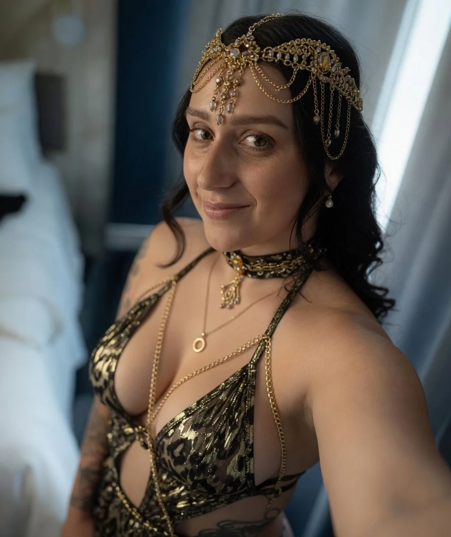 Sexy Milf irl image 5