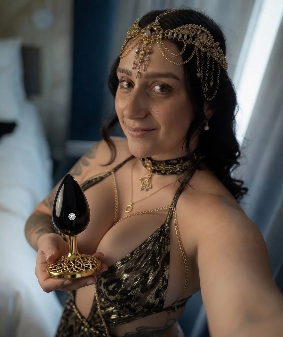 Sexy Milf irl image 7