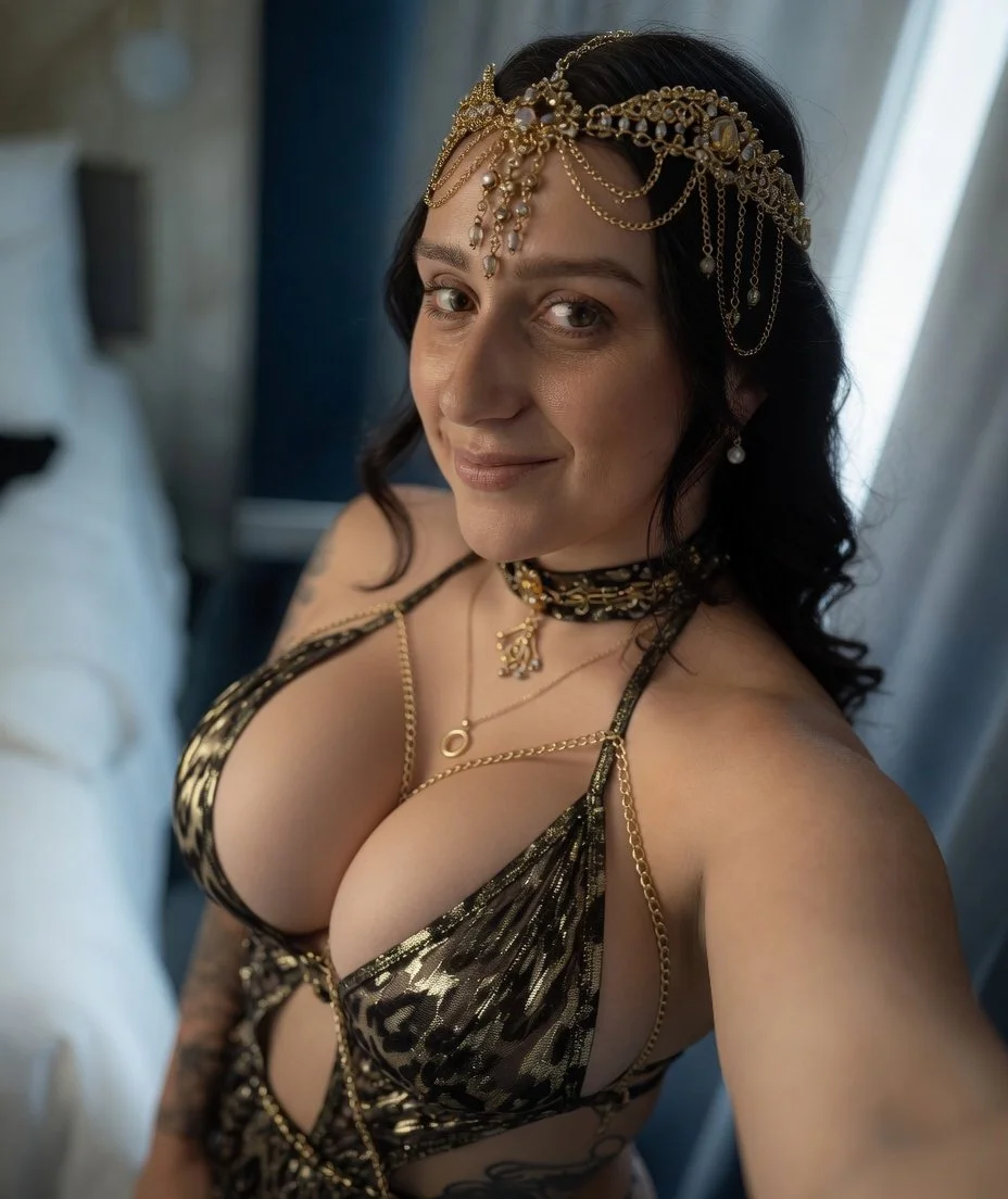 Sexy Milf irl image 8