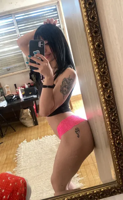 Pendeja Argentina flaca tatuada culona sexy con rica concha deliciosa + plug en su culo cover image
