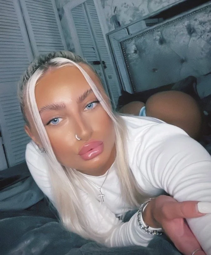 Guernsey chav slut Lilly image 4