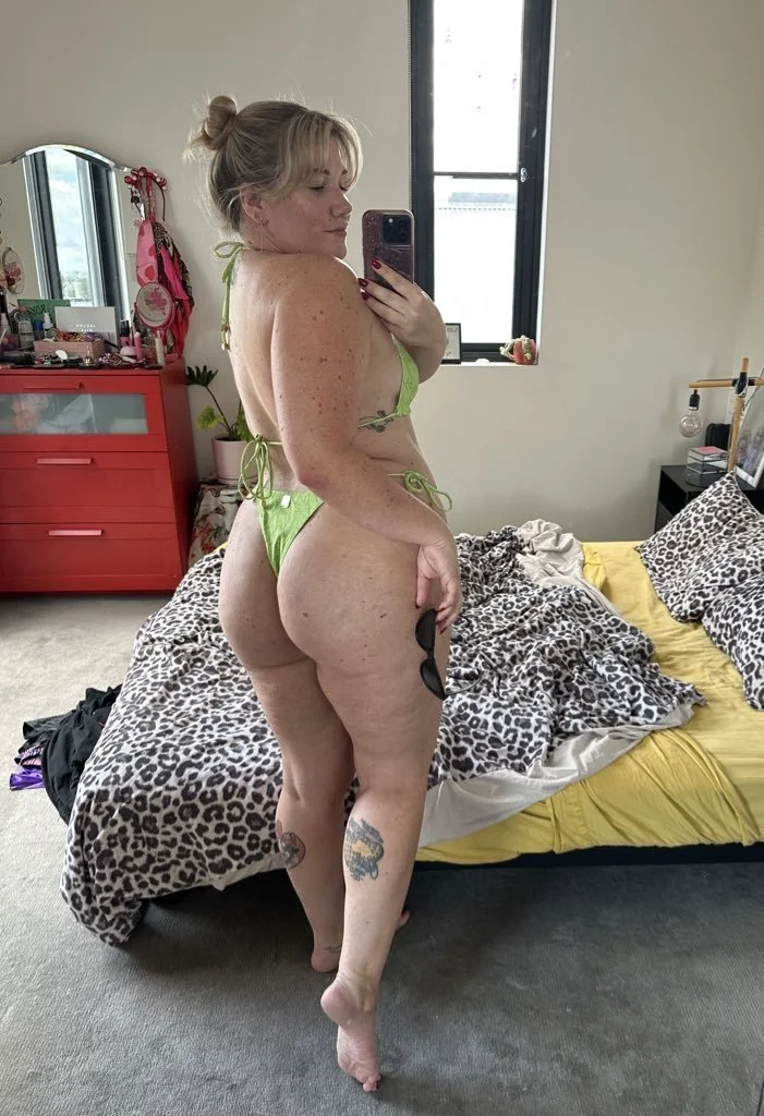 PAWG ex gf exposed image 10