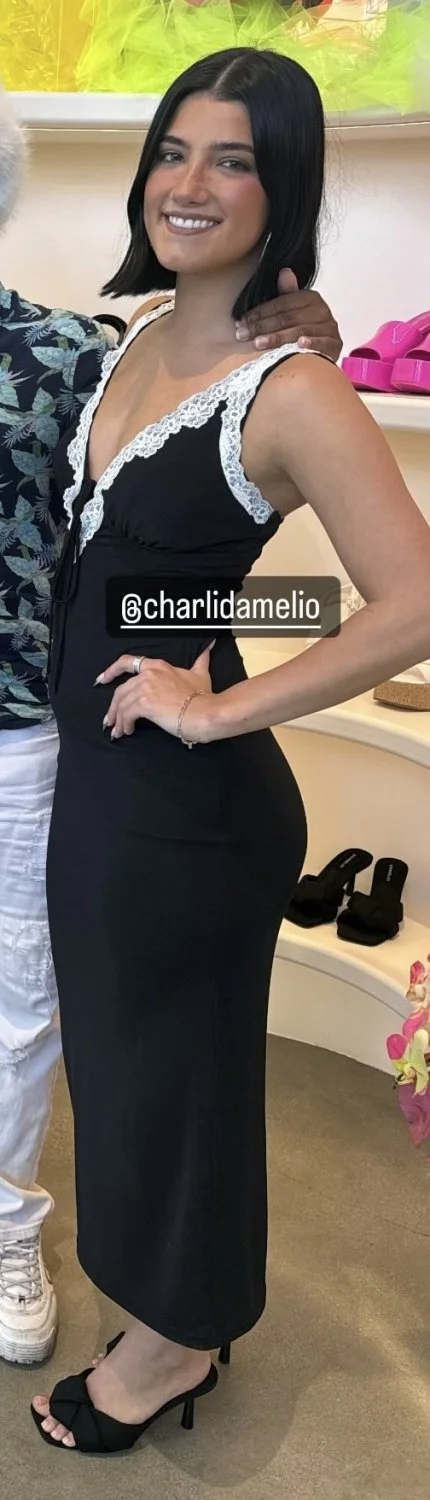 Charli d’melio feets image 4