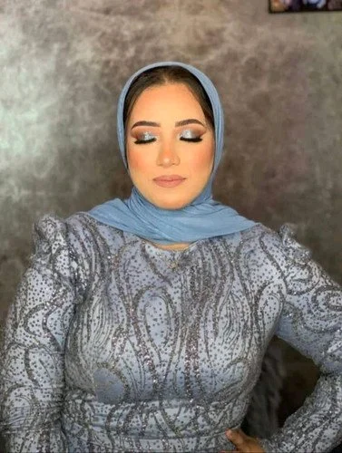 Veiled Arab girl739 image 3