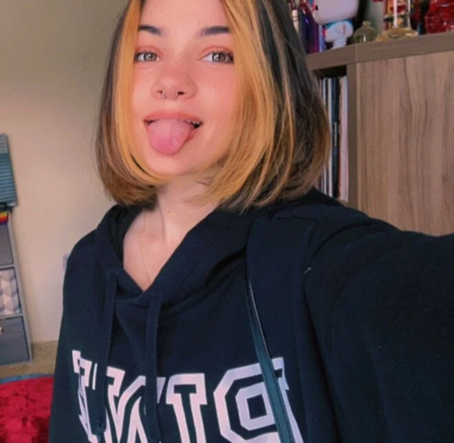 19yo Webslut main image