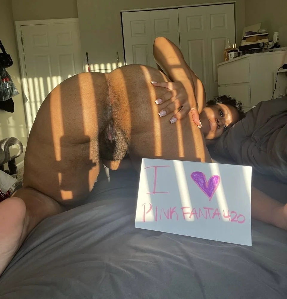 Big booty African and her hairy holes and toes🤤 image 10