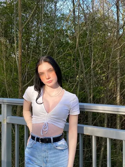 Everyday 1 Pic of my gf - DAY 7 cover image