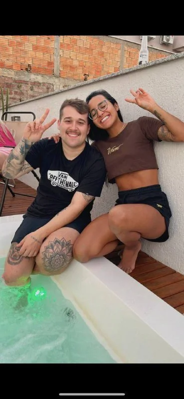 Putinha vazou mostrando os peitinhos bronzeados image 2
