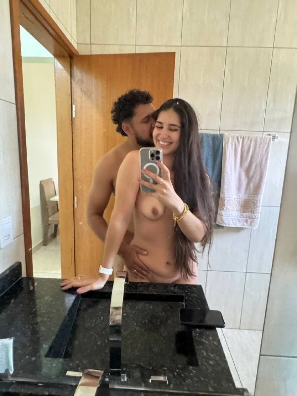 Novinha casada foi vazada com o amante traindo o corno no banheiro. novinha, vazou, vazados, amador image 6