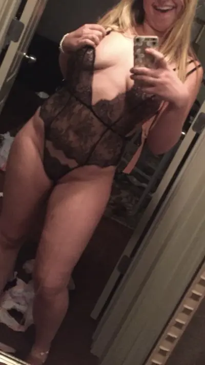 Hot curvy blonde teen Snapchat leaks cover image