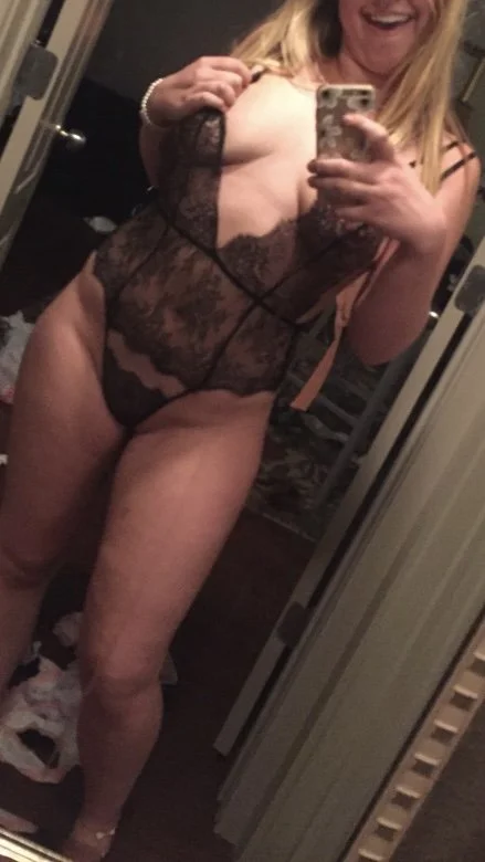 Hot curvy blonde teen Snapchat leaks main image