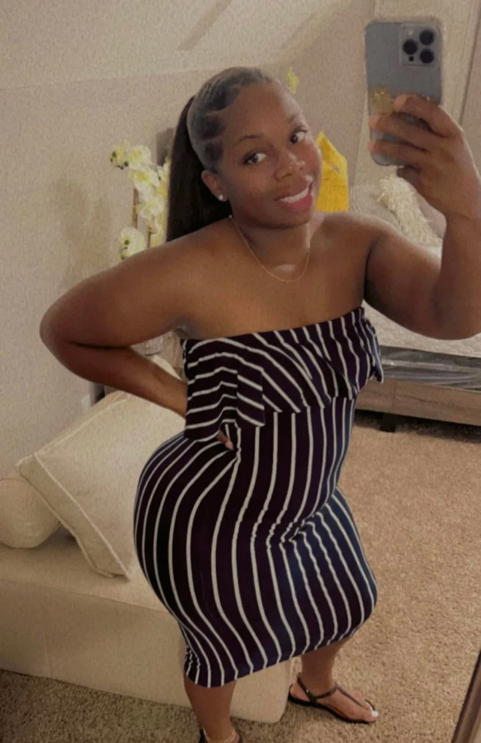 Dominique image 2