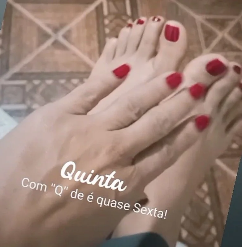 Pezinhos da prima gostosa do Sítio interior image 24