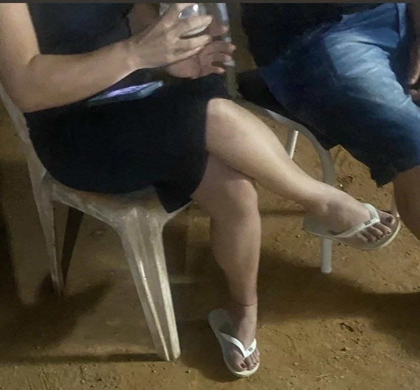 Pezinhos da prima gostosa do Sítio interior image 29