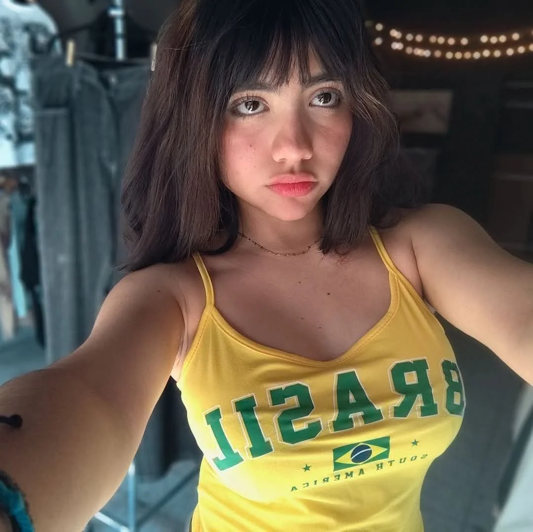 La sexy puta tetona de Len image 2