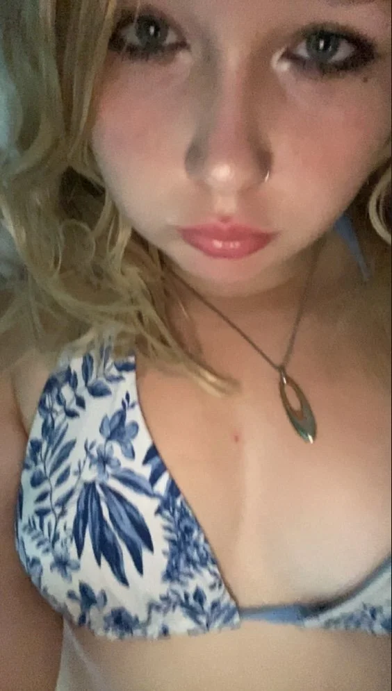 Emilia Briggs from Walthamstow, Uk with perfect body loves to show off IRL image 2