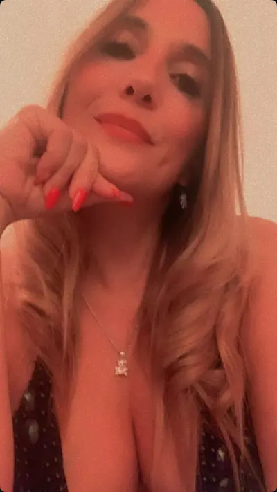 !IMPERDIBLE! Fakes de la rubia puta milf 3 cover image