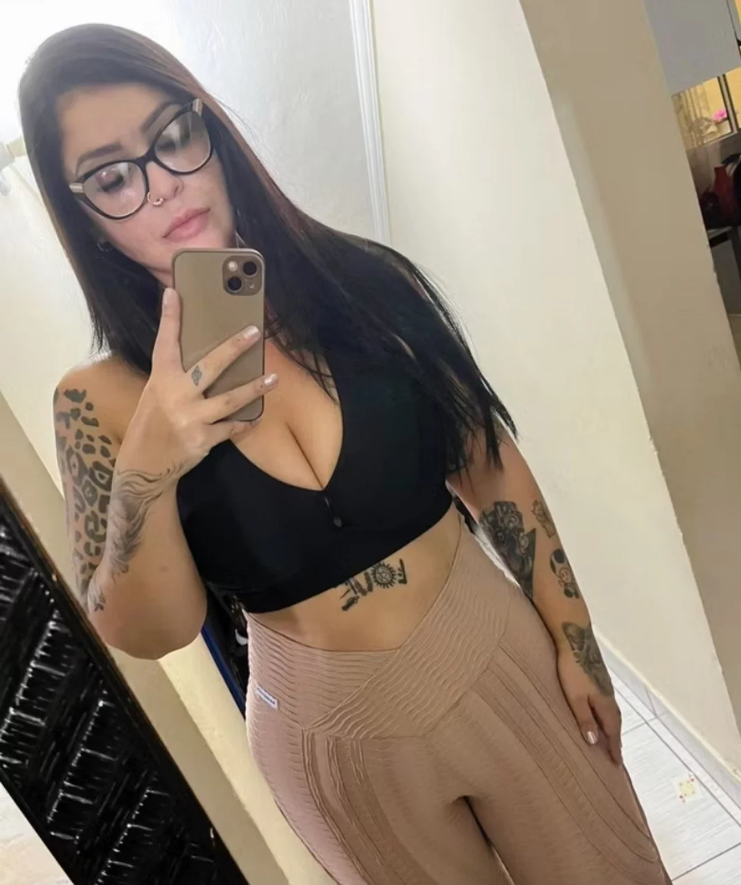 Patroa peituda de academia image 2