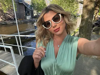 Isabela Pagliari cover image