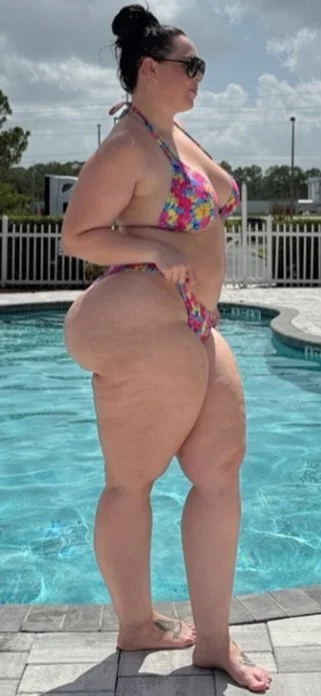 Work in progress update for this bubble butt thick MILF main image