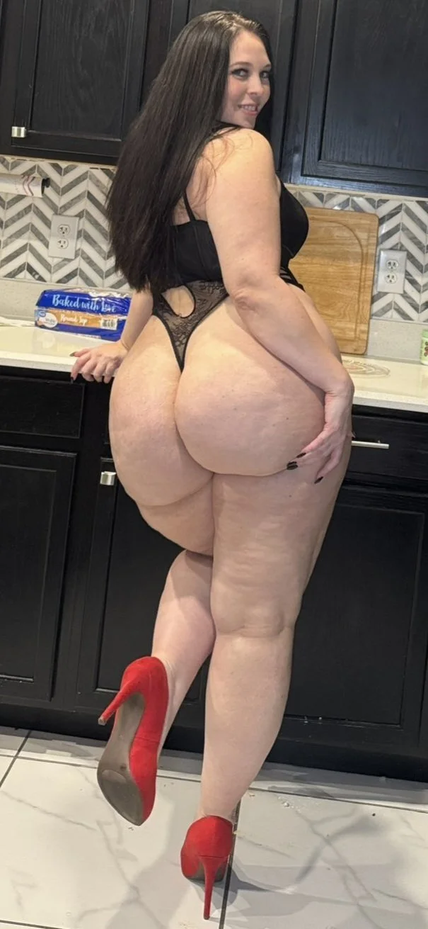 Work in progress update for this bubble butt thick MILF image 9